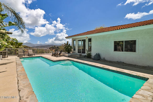 1117 Woodridge Avenue, Thousand Oaks CA: https://media.crmls.org/mediaz/fed17330-9ca9-481b-a9e3-42dbdb3589ad.jpg