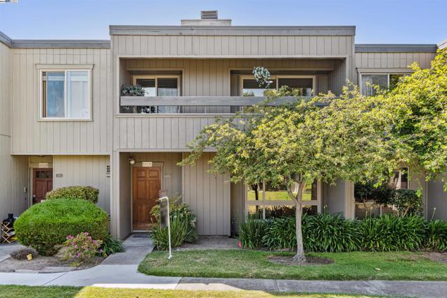 1026 Trellis Ln, Alameda CA: https://media.crmls.org/mediaz/fed179c4-dbb5-4788-89ba-eb12cd7dff87.jpg