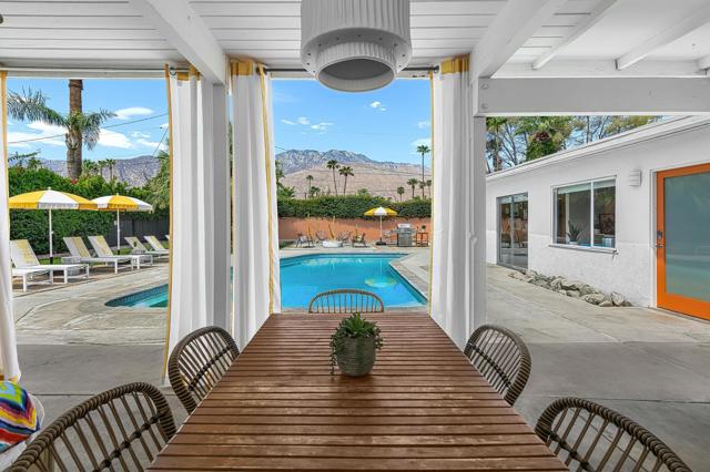 633 S Canon Drive, Palm Springs CA: https://media.crmls.org/mediaz/fed186fa-a0d4-4339-9ef1-d653b49f0f05.jpg