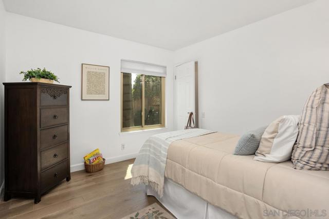 545 Shady Brook Pl, Escondido CA: https://media.crmls.org/mediaz/fed1bfad-baf9-4835-b365-b8eab8aa2d74.jpg