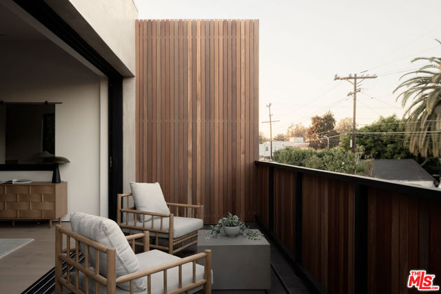 6671 Colgate Avenue, Los Angeles CA: https://media.crmls.org/mediaz/fed1db04-578c-4a20-93c9-953bb5049dd6.jpg