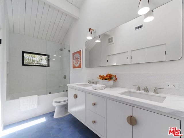 2304 Vestal Avenue, Los Angeles CA: https://media.crmls.org/mediaz/fed2226f-c9c1-43eb-a204-d9f42b271ad5.jpg