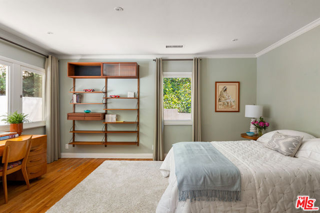 3818 Hollyline Avenue, Sherman Oaks CA: https://media.crmls.org/mediaz/fed26fde-32e8-456d-9003-b83dc9a78d7e.jpg