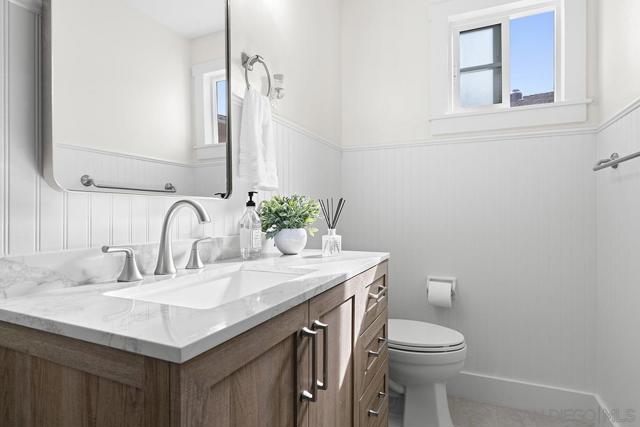 311 B Ave, Coronado CA: https://media.crmls.org/mediaz/fed27946-635a-4736-b129-15943996d728.jpg