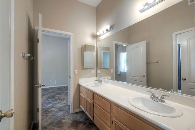 Detail Gallery Image 23 of 30 For 1701 Hilo Dr, Vista,  CA 92081 - 3 Beds | 2/1 Baths