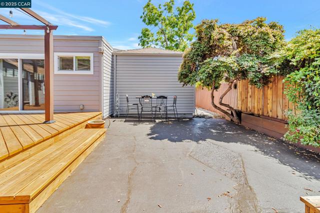 5411 Garvin Ave, Richmond CA: https://media.crmls.org/mediaz/fed28b21-9640-4b78-b991-753e04adabb7.jpg