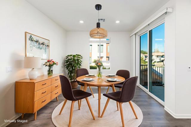 Detail Gallery Image 2 of 30 For 953 Radcliffe Trl, Vista,  CA 92081 - 2 Beds | 2 Baths