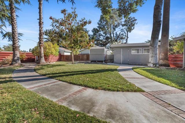 510 Sunnymount Avenue, Sunnyvale CA: https://media.crmls.org/mediaz/fed33ae7-63f6-40c5-9445-65e1fc522758.jpg