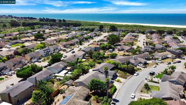 423 Casa Del Mar Dr, Half Moon Bay CA: https://media.crmls.org/mediaz/fed3b66e-0b07-4b0a-90de-7a9c8bd6261f.jpg