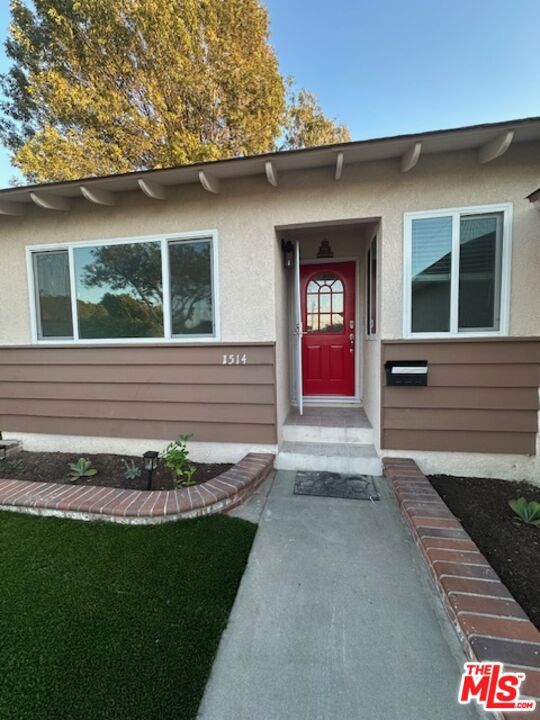 1514 E 215th Place, Carson CA: https://media.crmls.org/mediaz/fed3c4ff-aa9d-413e-8e8c-853ce38f92c0.jpg