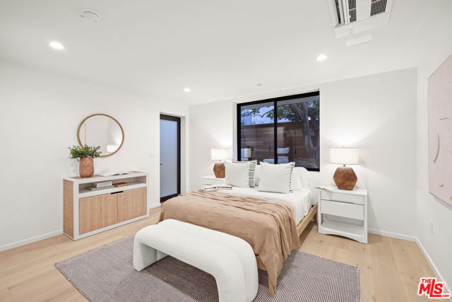 2530 Beverley Avenue, Santa Monica CA: https://media.crmls.org/mediaz/fed3e5af-761f-415d-a733-31000b7d4471.jpg