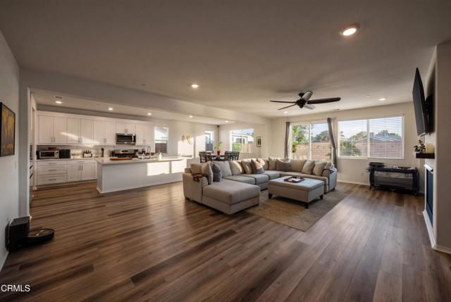 Detail Gallery Image 6 of 25 For 9019 Black Thorn St, Jurupa Valley,  CA 92509 - 3 Beds | 2 Baths