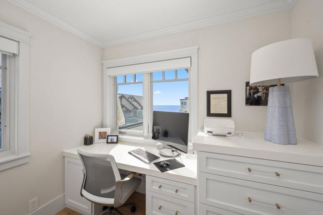 Detail Gallery Image 10 of 13 For 2211 Ocean Front, Del Mar,  CA 92014 - 4 Beds | 4/1 Baths