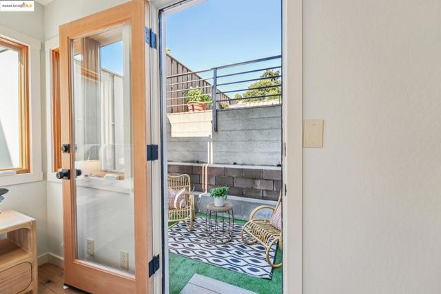 19 Highland Blvd, Kensington CA: https://media.crmls.org/mediaz/fed46455-9da3-497c-b720-6ab853397747.jpg