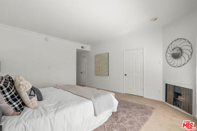 10654 Eastborne Avenue, Los Angeles CA: https://media.crmls.org/mediaz/fed4a9f4-2add-4ff0-8e79-1e786be3daab.jpg