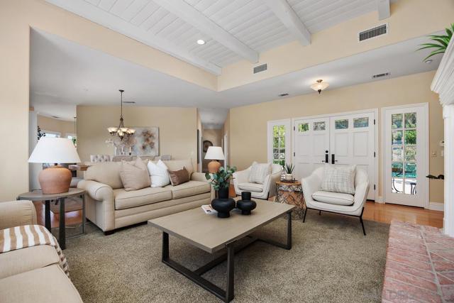 1324 Vista Colina Dr, San Marcos CA: https://media.crmls.org/mediaz/fed5d28f-5f6d-45de-aceb-ed9e6e4b9e31.jpg