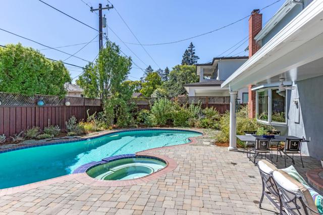 1513 Meadow Lane, Mountain View CA: https://media.crmls.org/mediaz/fed601f5-d165-426e-a846-0803c77ad5ef.jpg