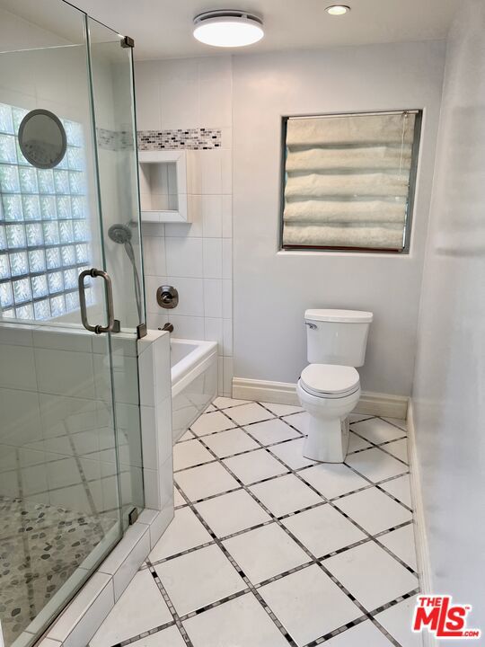https://media.crmls.org/mediaz/fed6034a-b8f2-41bf-96c0-6ae7612bbbf3.jpg?preset=X-Large