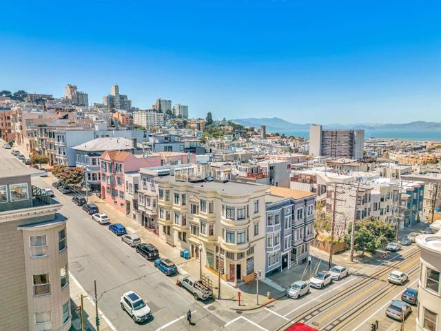 806810 Union Street, San Francisco CA: https://media.crmls.org/mediaz/fed673fe-0daf-4566-898d-1b8d5dbc0994.jpg