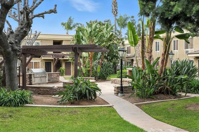 792 Avocado Ave, El Cajon CA: https://media.crmls.org/mediaz/fed6bf76-045b-4d65-85e0-da07bd2d3dec.jpg