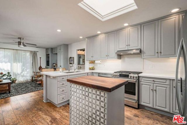 Image 44 of 74 For 440 Corona Del Mar