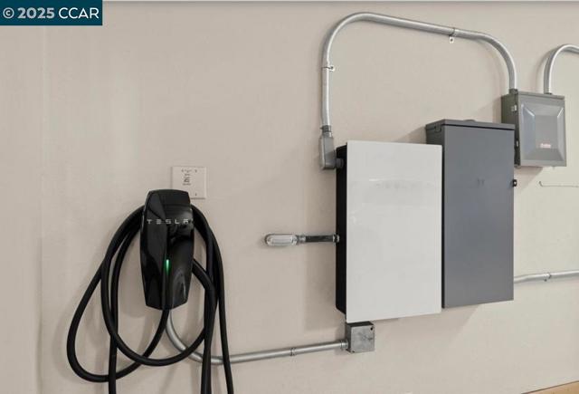 130 Arundel Dr, Hayward CA: https://media.crmls.org/mediaz/fed71d9c-296e-4eb4-8ada-cece8ba83bef.jpg