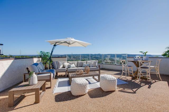 6817 Vianda Ct Court, Carlsbad CA: https://media.crmls.org/mediaz/fed80720-8360-4884-8472-c5ee58860933.jpg