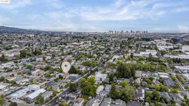 1193 64Th St, Oakland CA: https://media.crmls.org/mediaz/fed849a1-f4aa-4ff7-81c6-882a42cfcf54.jpg