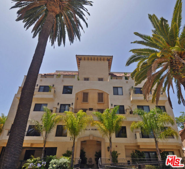 155 N Hamilton Drive, Beverly Hills CA: https://media.crmls.org/mediaz/fed8c229-c91a-4c8c-b831-4ed769f00e24.jpg
