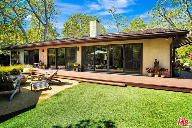 30612 Sicomoro Drive, Malibu CA: https://media.crmls.org/mediaz/fed8f7bd-1369-46d0-a3c3-e30232c421bf.jpg