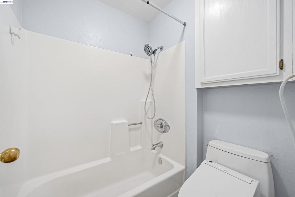 https://media.crmls.org/mediaz/fed93889-e747-4d25-acc9-1dacefa4233b.jpg?preset=X-Large