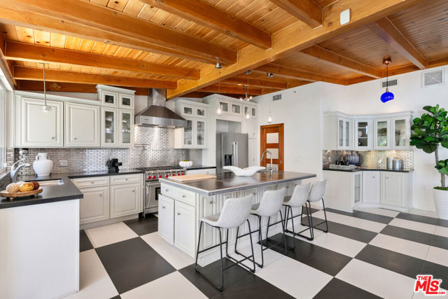 1470 N Tigertail Road, Los Angeles CA: https://media.crmls.org/mediaz/fed94b33-6414-4bb6-907a-291003adcdd3.jpg