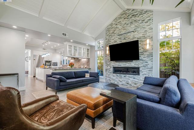 375 Hillview Dr, Fremont CA: https://media.crmls.org/mediaz/fed966cc-806a-4cdf-9435-8eb3d9142416.jpg