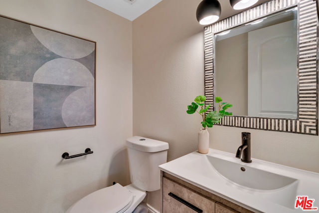 4939 Maytime Lane, Culver City CA: https://media.crmls.org/mediaz/fed9e8b1-087f-4860-937b-bee654642d36.jpg