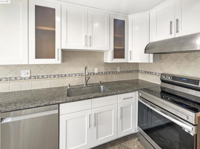 883 Calle De Verde, San Jose CA: https://media.crmls.org/mediaz/feda7f5b-f204-4d02-a6e0-3c6869997a93.jpg