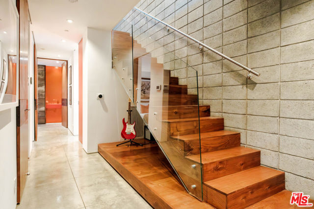 10060 Westwanda Drive photo 3