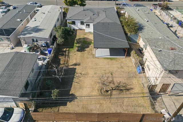 745 West St, San Diego CA: https://media.crmls.org/mediaz/fedbcff3-b5ec-45a7-b830-b0d44813d4bd.jpg