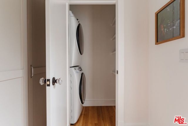 226 N Arden Boulevard, Los Angeles CA: https://media.crmls.org/mediaz/fedbfc05-19d6-4fab-abf4-ad49f25eda8c.jpg