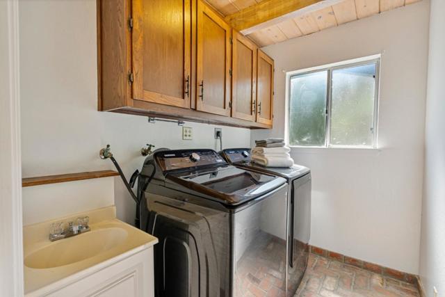 50 Florence Court, Hollister CA: https://media.crmls.org/mediaz/fedc3f83-6a85-43a9-b52f-e974b8cbb19c.jpg
