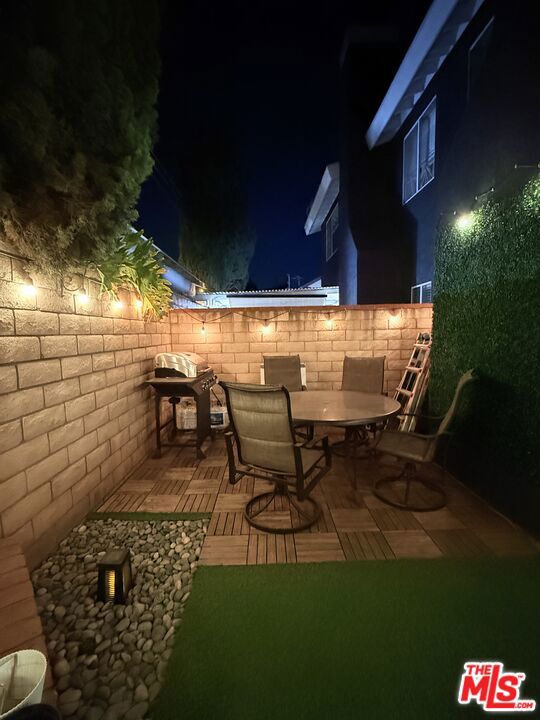 https://media.crmls.org/mediaz/fedcfa29-77fd-4a71-97ab-8c172caafda1.jpg?preset=X-Large