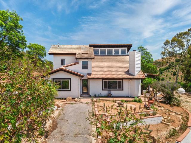 9202 Moon Ridge Road, Fallbrook CA: https://media.crmls.org/mediaz/fede24a3-5770-45b5-989b-1d0181fd1c53.jpg