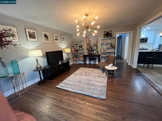 620 Kentucky St, Vallejo CA: https://media.crmls.org/mediaz/fede2f2e-0801-440d-bf93-317e679ebc95.jpg