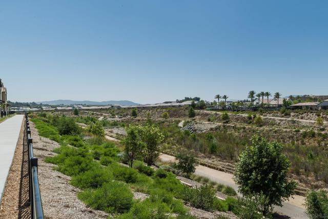 32395 Tannat Dr, Temecula CA: https://media.crmls.org/mediaz/fedebc0b-ca90-44ab-ba74-096060e994f4.jpg