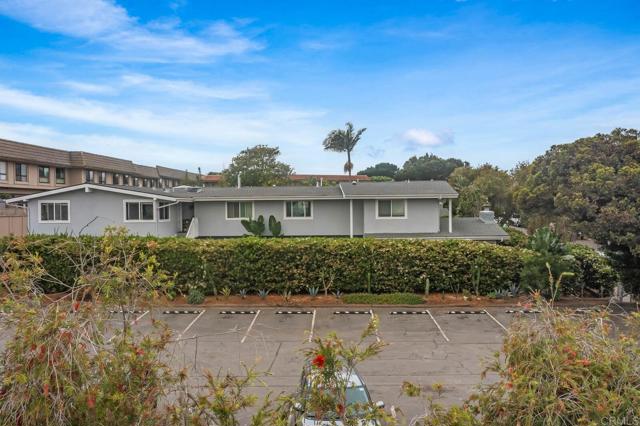 151 Del Mar Shores Terrace, Solana Beach CA: https://media.crmls.org/mediaz/fedeef86-22ed-4f80-8d85-d2c799bd978b.jpg