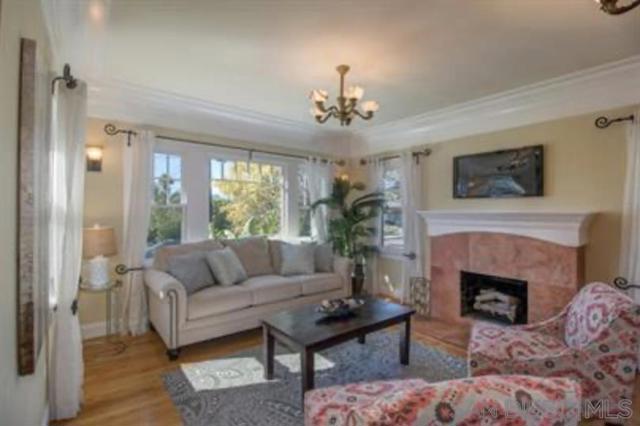 2375 Montclair St, San Diego CA: https://media.crmls.org/mediaz/fedf18c9-bd52-4d2c-8ed6-19e83485affd.jpg