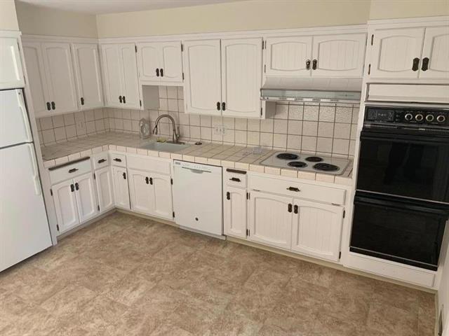 925 Miramontes Street, Half Moon Bay CA: https://media.crmls.org/mediaz/fedfc33f-bca0-4b89-a5bb-aad682846a41.jpg