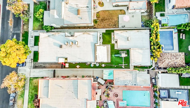 535 N Formosa Avenue, Los Angeles CA: https://media.crmls.org/mediaz/fedfcbdc-a82f-4771-bf50-5e616cb72a44.jpg