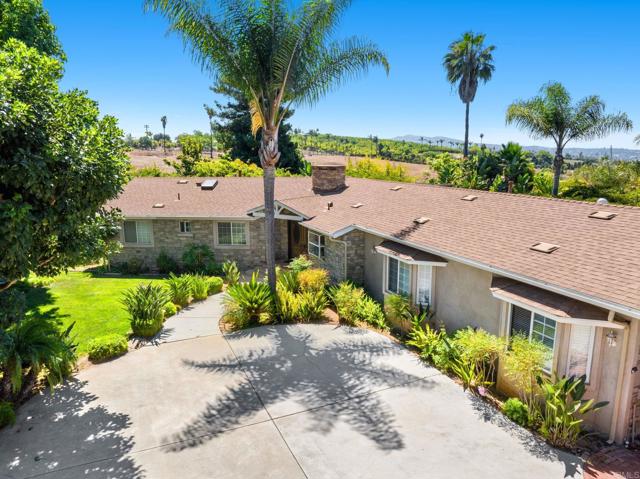 31619 21 Via Puerta Del Sol, Bonsall CA: https://media.crmls.org/mediaz/fedfd2bd-1d26-41da-a1b5-d41dd1d54590.jpg