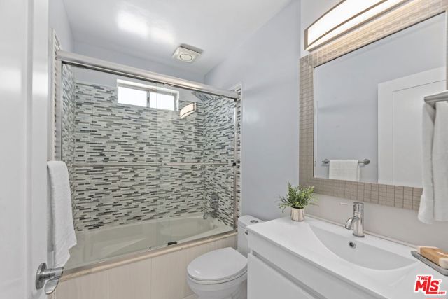 5711 W 18th Street, Los Angeles CA: https://media.crmls.org/mediaz/fedfe17b-9a35-4ef8-b799-146f64568bf1.jpg
