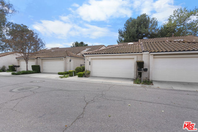 532 Riviera Court, Fullerton CA: https://media.crmls.org/mediaz/fee012f7-7c43-420c-8dbc-ac5a5f96707f.jpg